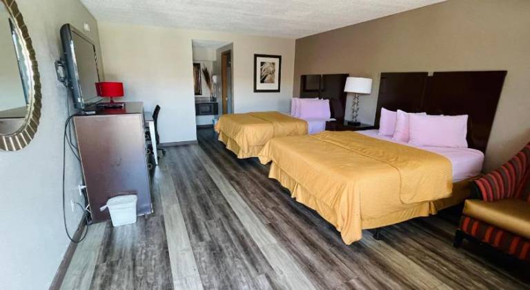 Royal Inn & Suites — photo 2