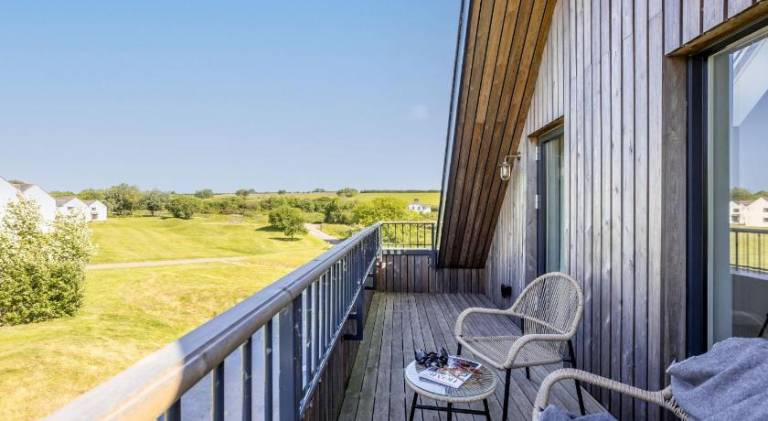 Vacation home with hot tub & pool — photo 4