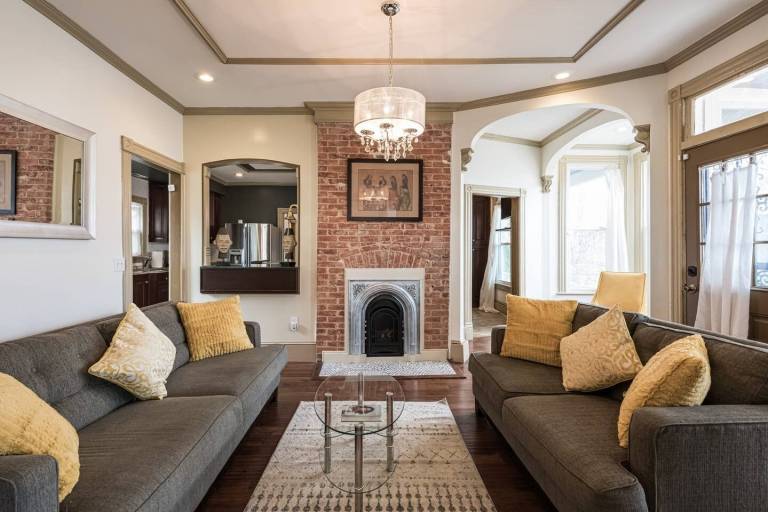 Hus Fairfax Village