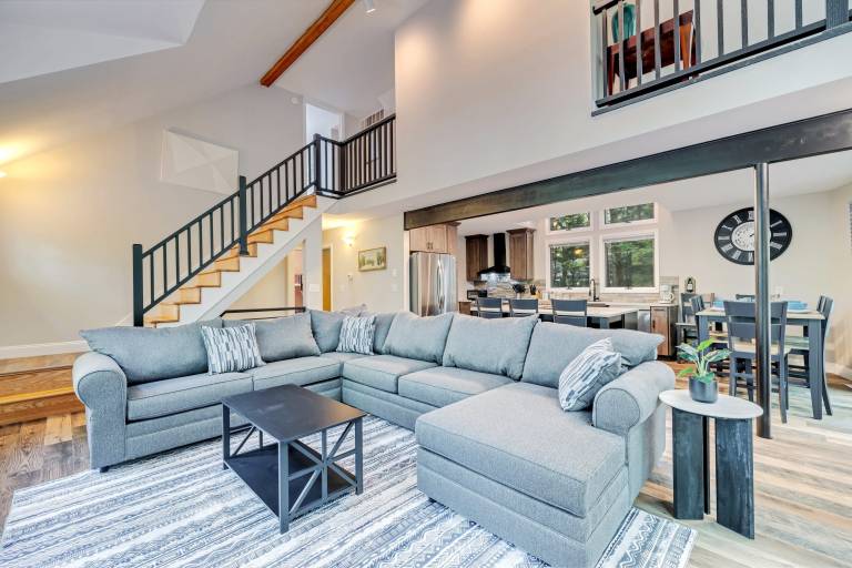 Family-friendly wonderful house with BBQ, private pool & fast internet | Lake view | Pets allowed — photo 3
