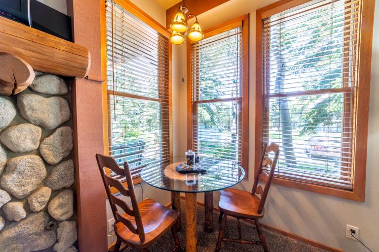 Condo with hot tub | Mountain view — photo 5