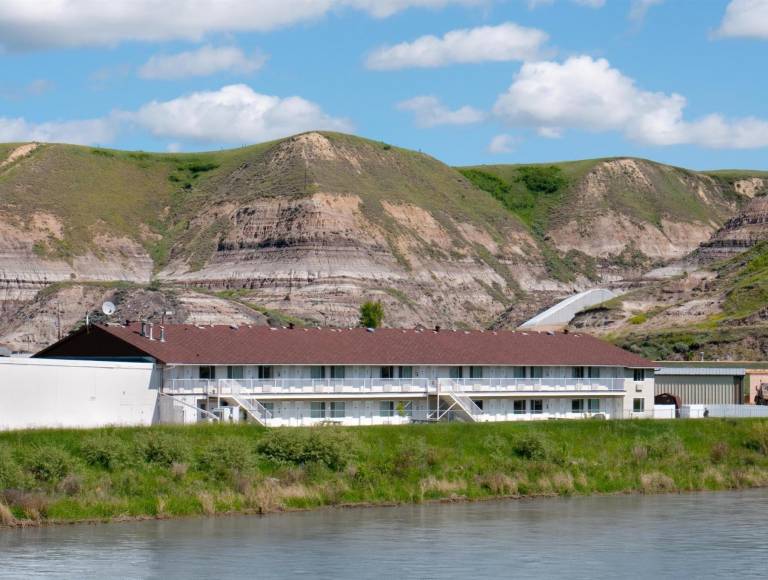 Travelodge by Wyndham Drumheller AB in Drumheller, AB