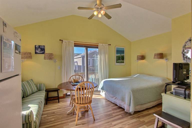 Condo | Beach view — photo 3