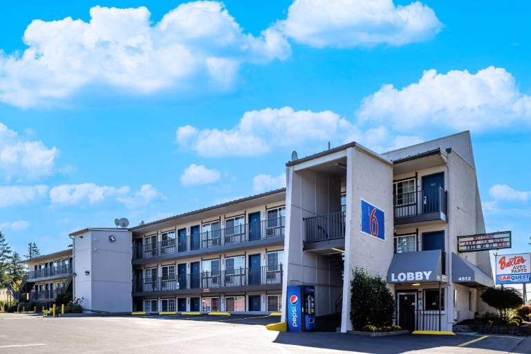 Motel 6 Portland, OR – Southeast in Portland, OR