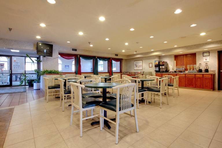 Americas Best Value Inn & Suites St. Louis, St. Charles Inn — photo 2