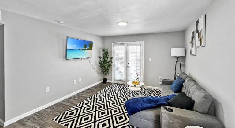 Holiday apartment with pool in Addison, TX