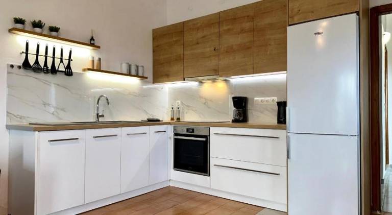 Fully equipped vacation home with BBQ & patio | Pet-friendly — photo 3