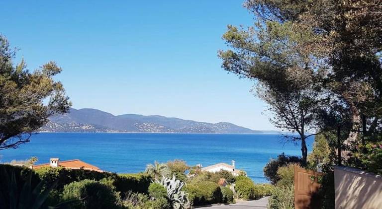 Fully equipped beautiful holiday apartment with grill, garden & terrace | Next to the beach | Pets allowed in Bormes-Les-Mimosas