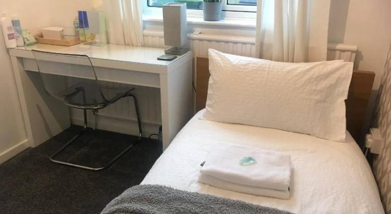 fAiRy DeLL Guesthouse with cozy lockable rooms tv tea tray with choccies free wifi and parking