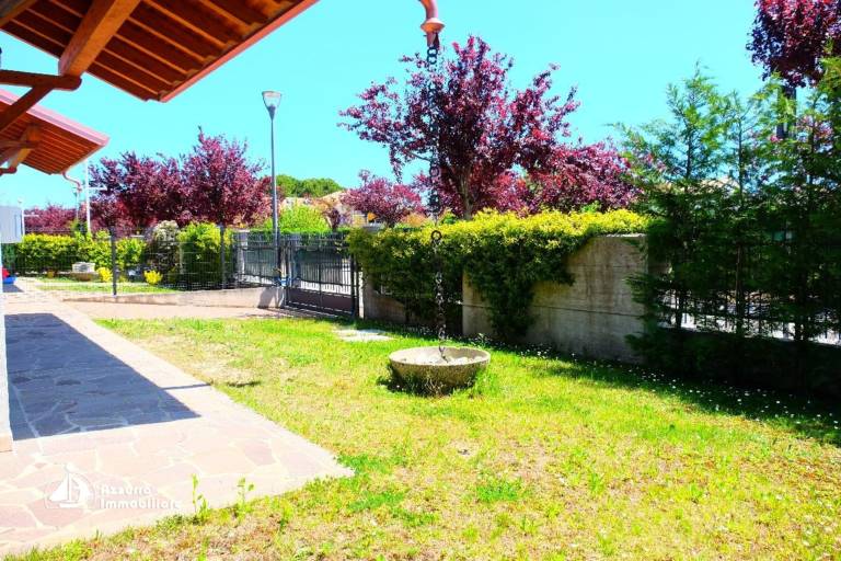 Villa with garden & terrace | Garden view — photo 5