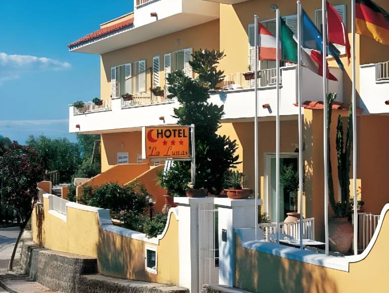 Hotel La Luna in Serrara Fontana