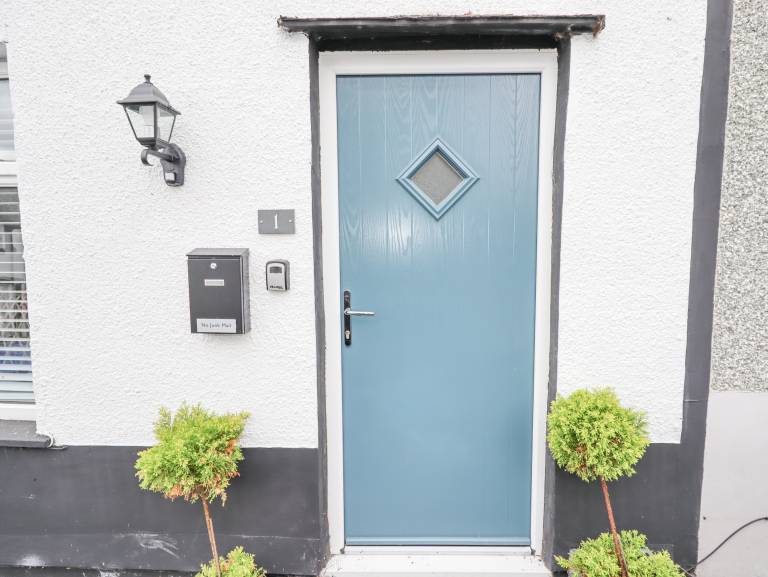 Charming cottage with terrace | Beach view | Pets allowed in Conwy
