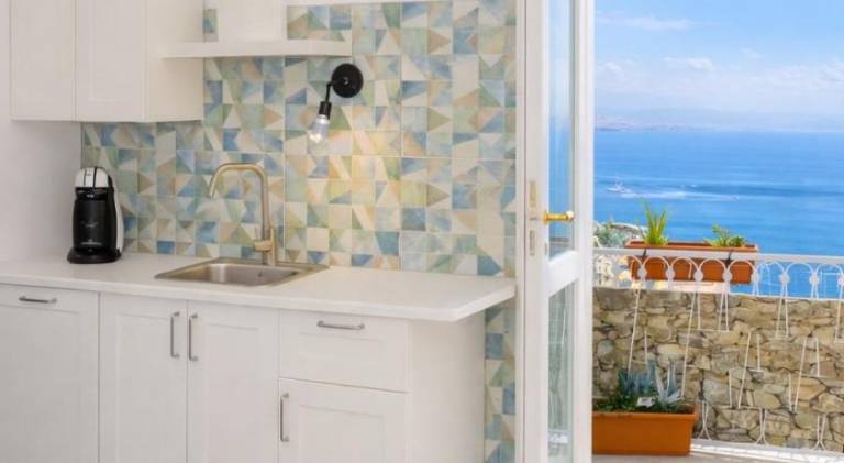 Rental apartment with jacuzzi — photo 3