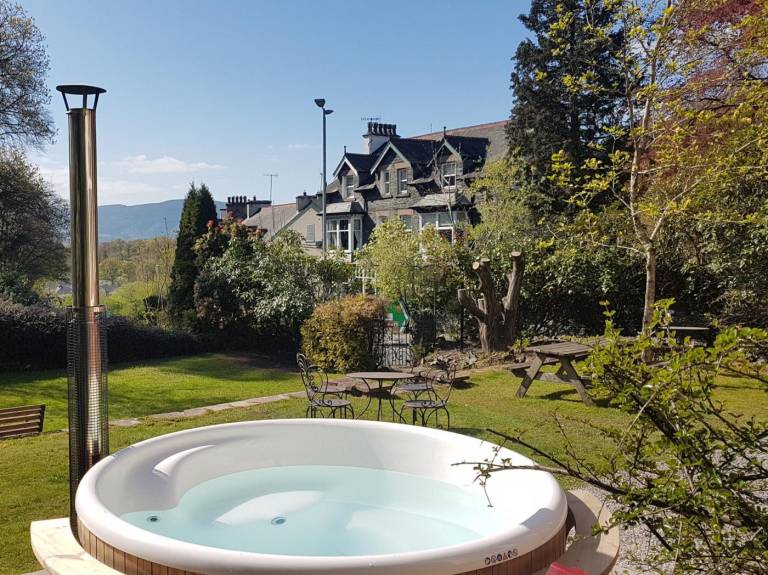 Fully equipped charming cottage with garden & hot tub | Pets are welcome — photo 2