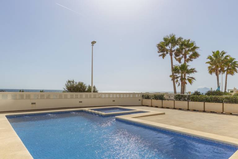 Child-friendly charming rental apartment with garden, patio & heated pool | Water view | Next to the beach | Pets are welcome — photo 2