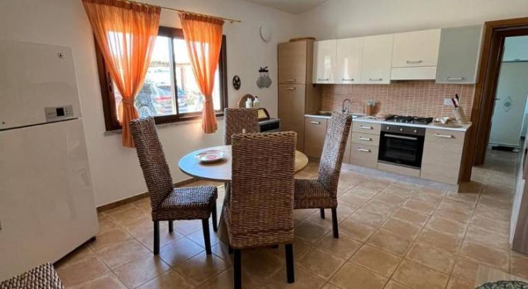 Holiday apartment with private pool, barbecue & yard — photo 2