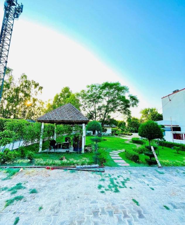 Vacation home with pool, barbeque & garden — photo 5