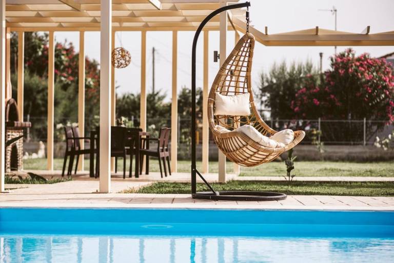 Villa with BBQ, private pool & fast internet | Garden view — photo 3