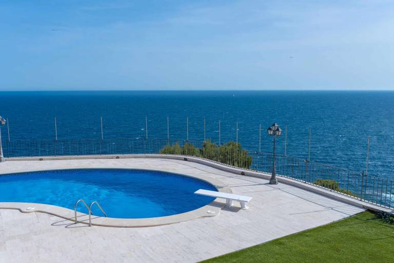 Vacation home with patio, yard & private pool | Beach view | Suitable for remote work — photo 3