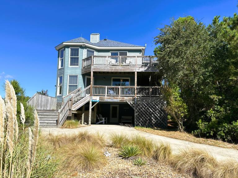 D112-Magnificent Oceanside home with 4 BDRs 2.5 BAs private pool and hot tub. — photo 2