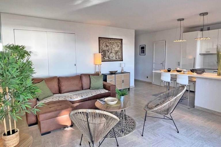 Apartment with terrace — photo 4