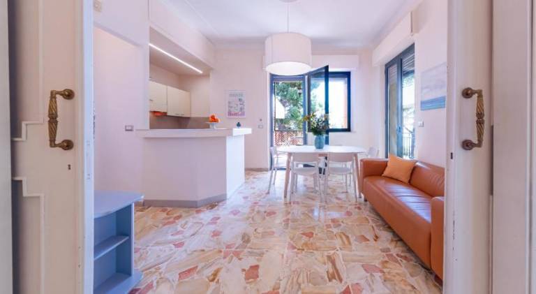 Child-friendly serviced apartment with jacuzzi, garden & barbecue | Dogs allowed — photo 4