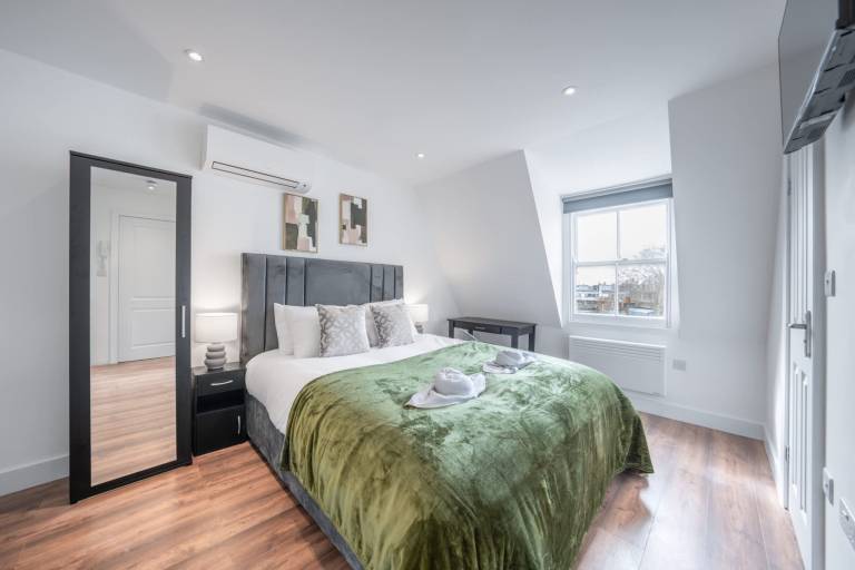 Top Floor Studio with view in Knightsbridge