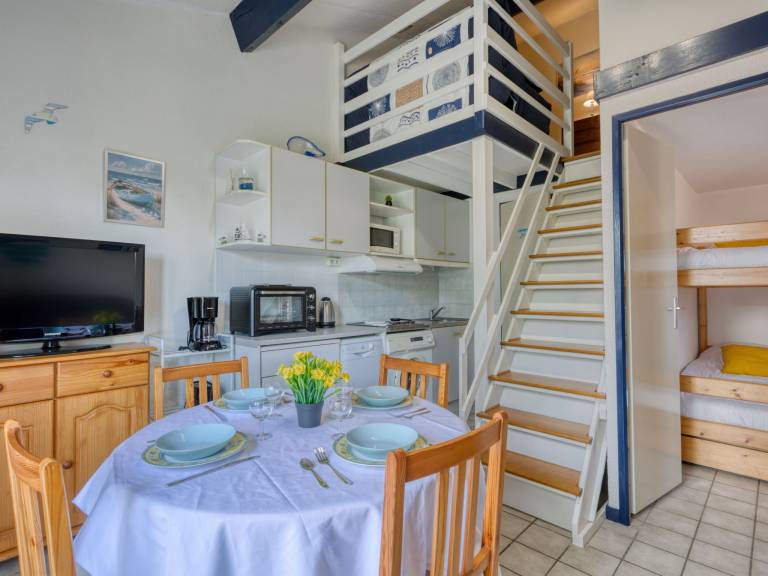 Vacation home with pool, BBQ & patio | Pet-friendly — photo 4