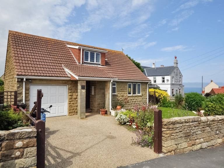 Cottage with yard | Beach view — photo 2
