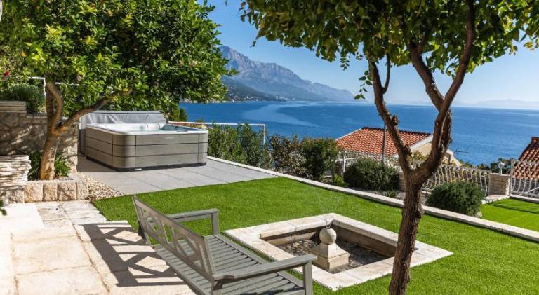 Lovely villa with pool & hot tub | Pets allowed — photo 4
