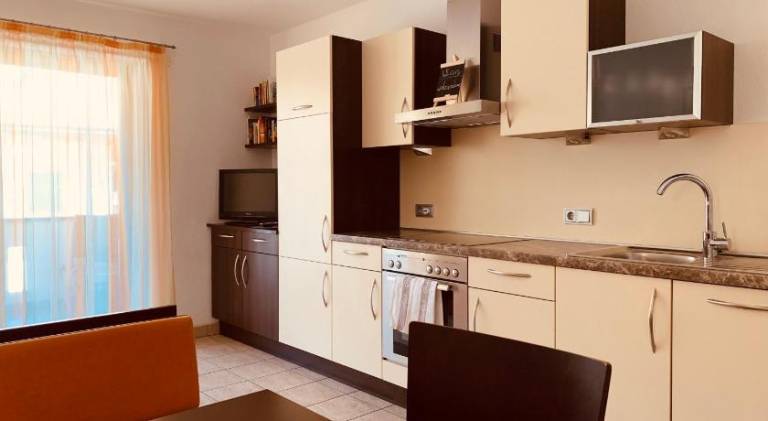 Rental apartment with barbeque, garden & patio — photo 4