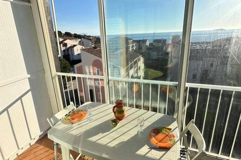 Rental apartment with pool | Beach nearby | Pet-friendly in Six-Fours-les-Plages
