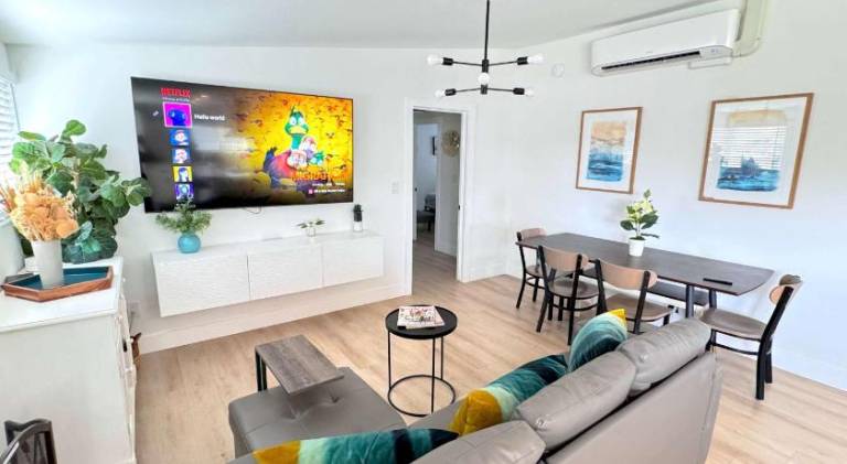 Big house with hot tub & pool | Good for workation | Dogs allowed in Anaheim, CA