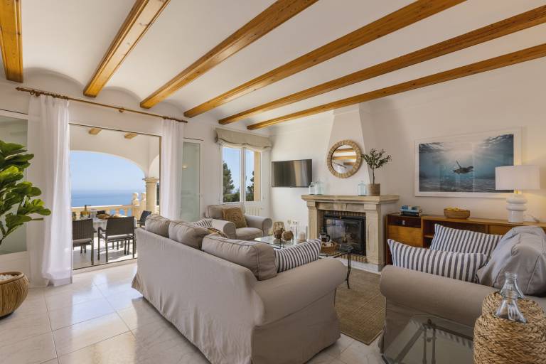 Villa with patio, private pool & barbecue | Beach view — photo 4
