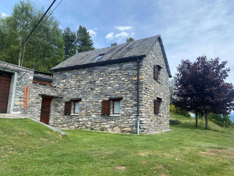 Pleasant house with grill, patio & garden | Mountain view | Dogs allowed in Brissago