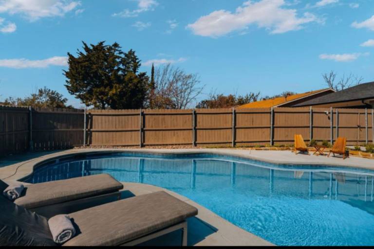House with pool — photo 3
