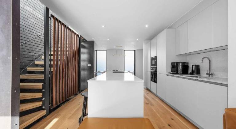 Luxury Canal St Villa with Free Parking — photo 4