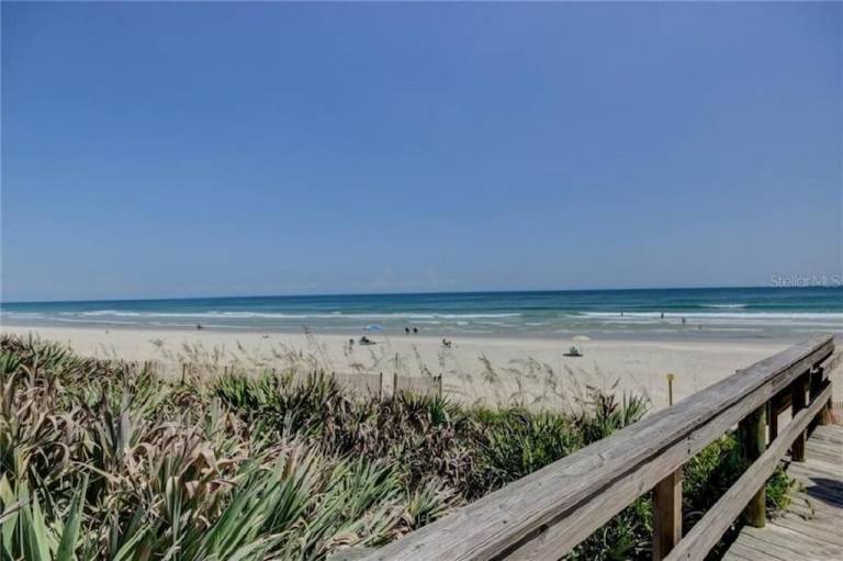 Condo  Bethune Beach