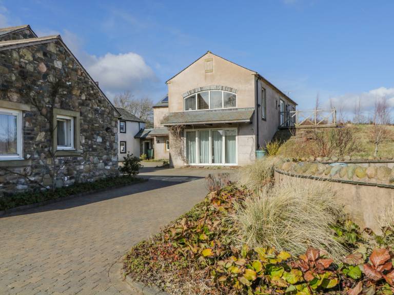 Cottage with garden & terrace — photo 2