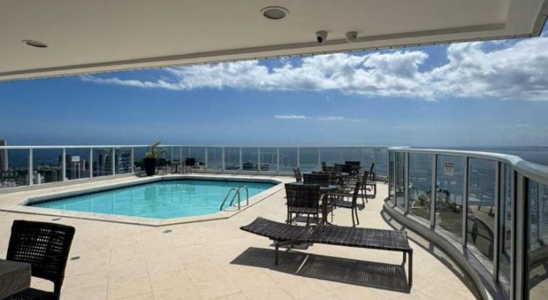Serviced apartment with pool, terrace & garden — photo 3