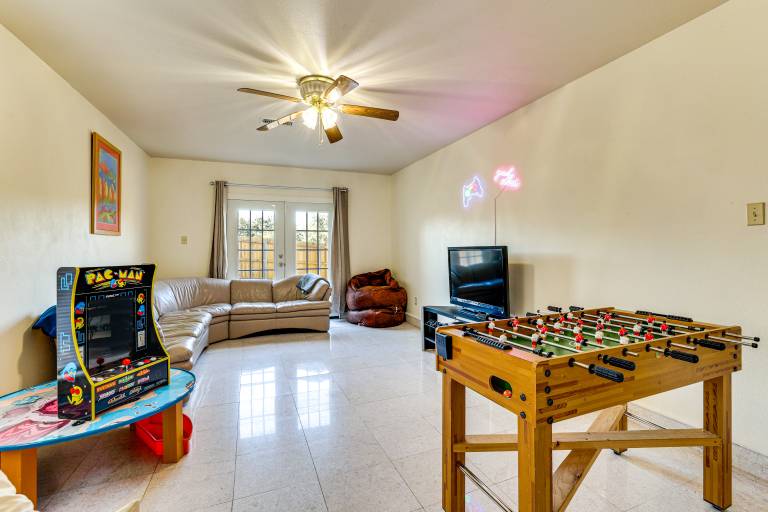 Family Home w/ Games & Fenced Yard in San Antonio! — photo 2