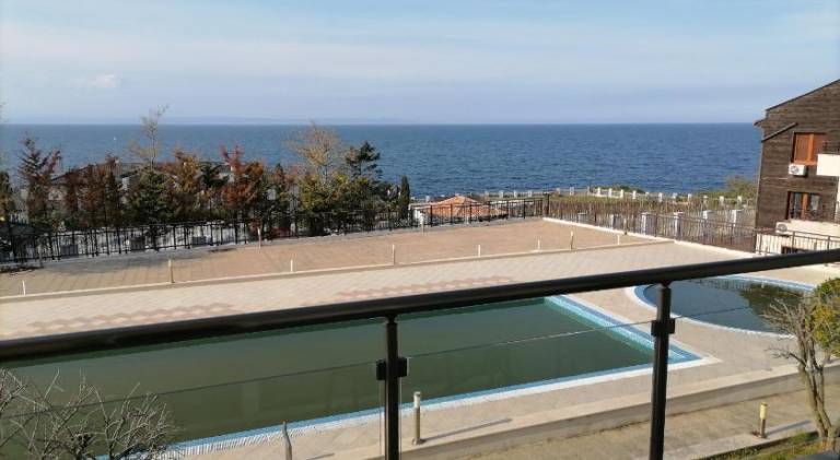 Apartment with pool — photo 3