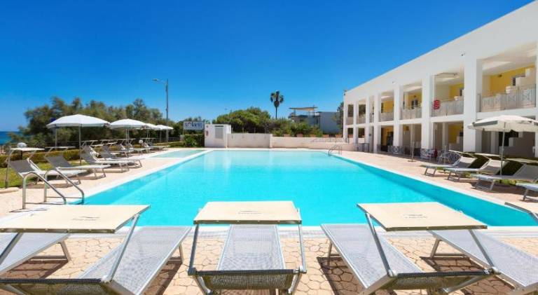 Serviced apartment with garden & pool — photo 5