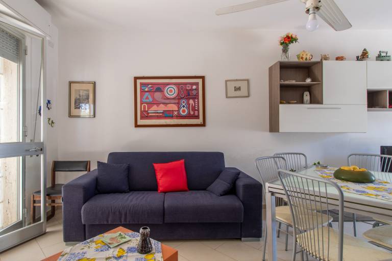 Holiday apartment with patio, garden & BBQ | Sea view — photo 2