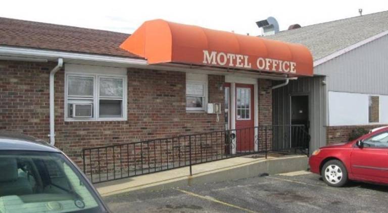 Red Carpet Inn (formerly Royal Inn) — photo 4