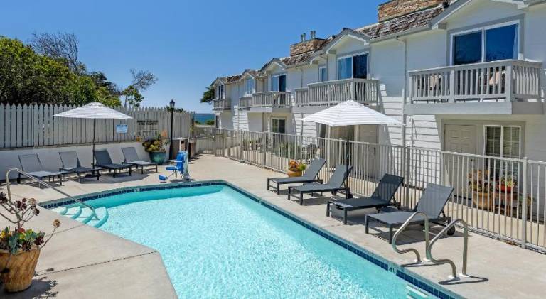 Pelican Inn & Suites — photo 2