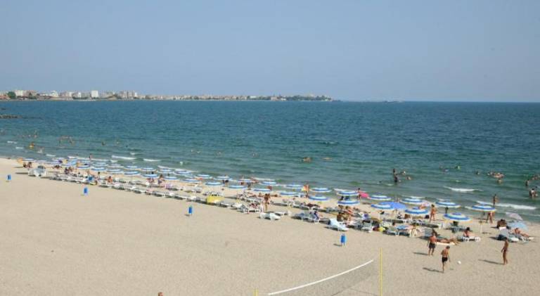Apartment with pool in Pomorie