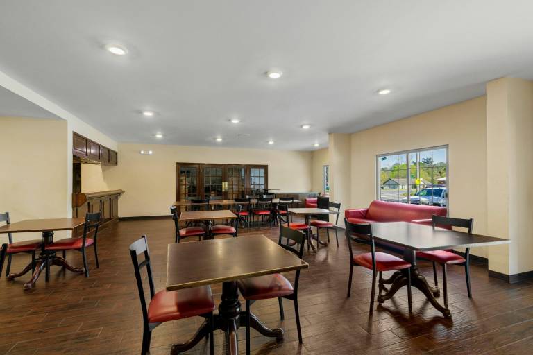 Red Roof Inn & Suites Albany, GA — photo 4