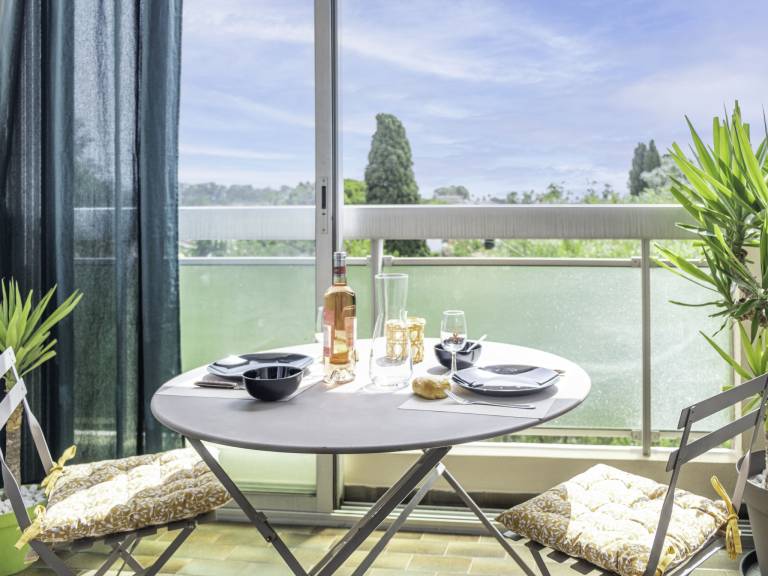Apartment with patio & yard | Sea view | Pets are welcome — photo 5