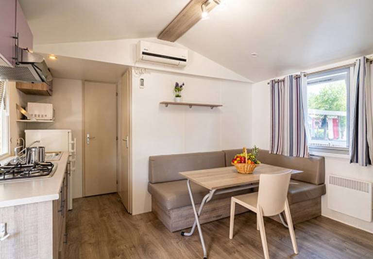 Family-friendly house with patio & pool | Pets allowed — photo 4